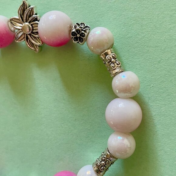 Handmade bracelet with beads and dangling elephant charm - Picture 5 of 7